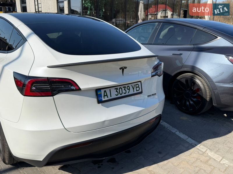 Внедорожник / Кроссовер Tesla Model Y 2024 в Ужгороде