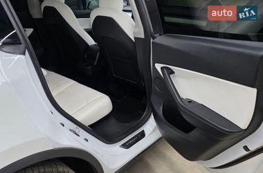Внедорожник / Кроссовер Tesla Model Y 2021 в Киеве