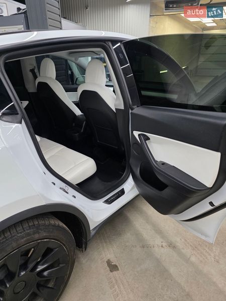 Внедорожник / Кроссовер Tesla Model Y 2021 в Киеве
