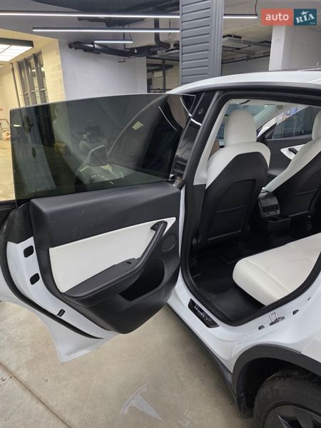 Внедорожник / Кроссовер Tesla Model Y 2021 в Киеве