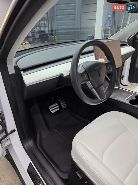 Внедорожник / Кроссовер Tesla Model Y 2021 в Киеве