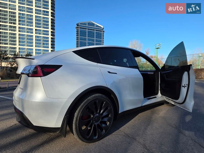 Внедорожник / Кроссовер Tesla Model Y 2023 в Днепре