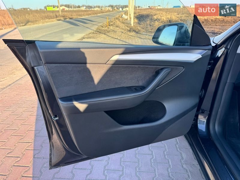 Внедорожник / Кроссовер Tesla Model Y 2024 в Ровно