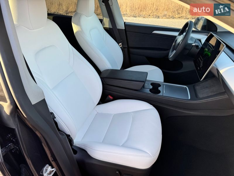 Внедорожник / Кроссовер Tesla Model Y 2024 в Ровно