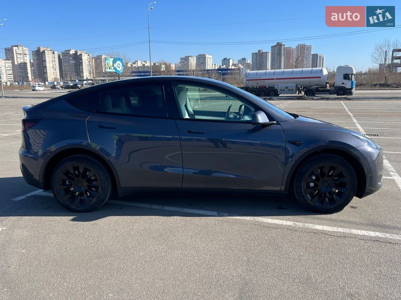 Внедорожник / Кроссовер Tesla Model Y 2022 в Киеве