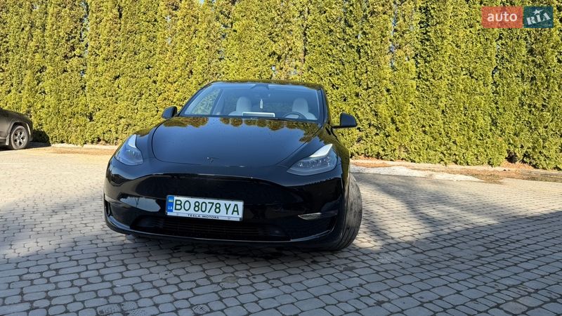 Tesla Model Y 2024