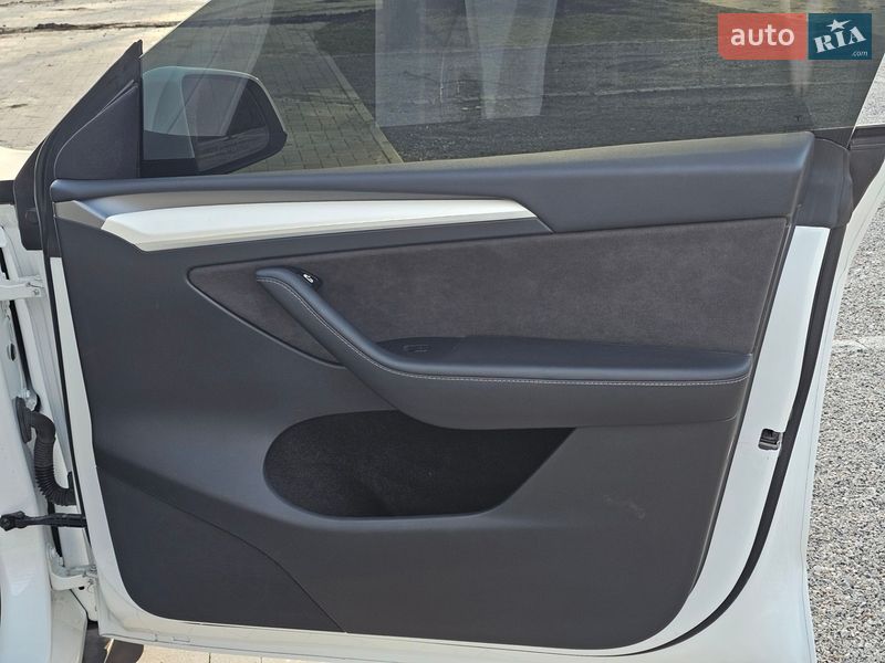 Внедорожник / Кроссовер Tesla Model Y 2023 в Днепре