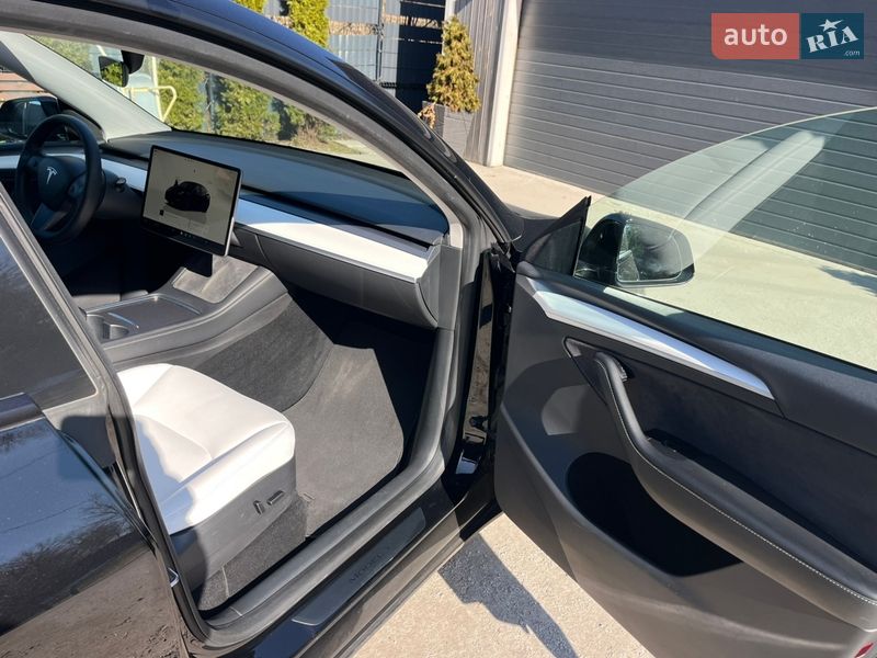 Внедорожник / Кроссовер Tesla Model Y 2022 в Киеве