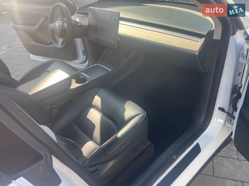 Внедорожник / Кроссовер Tesla Model Y 2022 в Ровно