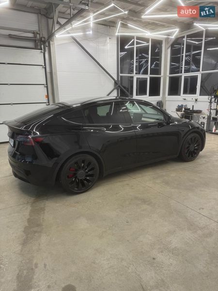 Внедорожник / Кроссовер Tesla Model Y 2024 в Киеве
