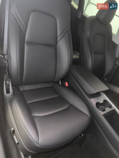 Внедорожник / Кроссовер Tesla Model Y 2024 в Киеве