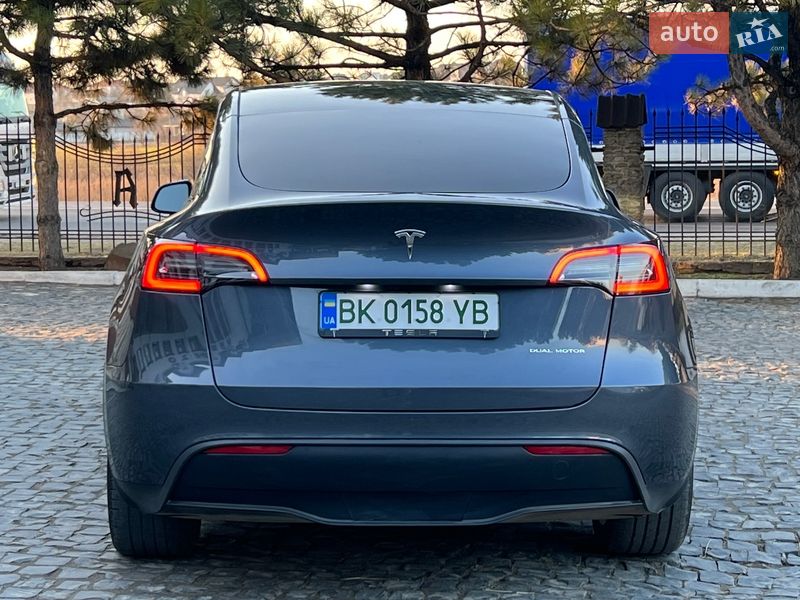 Внедорожник / Кроссовер Tesla Model Y 2023 в Ровно