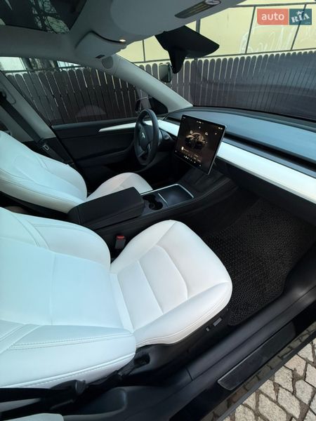 Внедорожник / Кроссовер Tesla Model Y 2024 в Дрогобыче