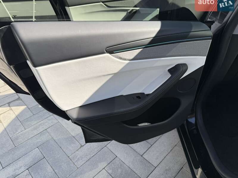 Внедорожник / Кроссовер Tesla Model Y 2025 в Хмельницком