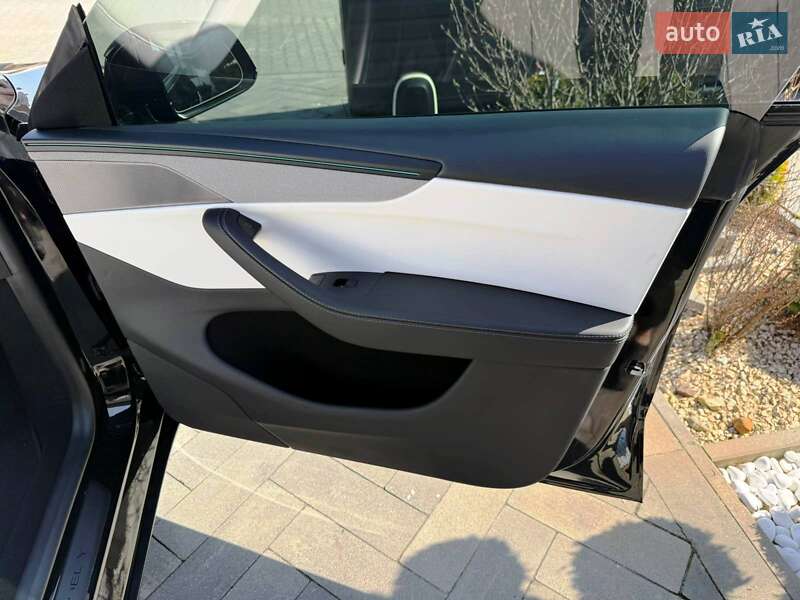 Позашляховик / Кросовер Tesla Model Y 2025 в Хмельницькому