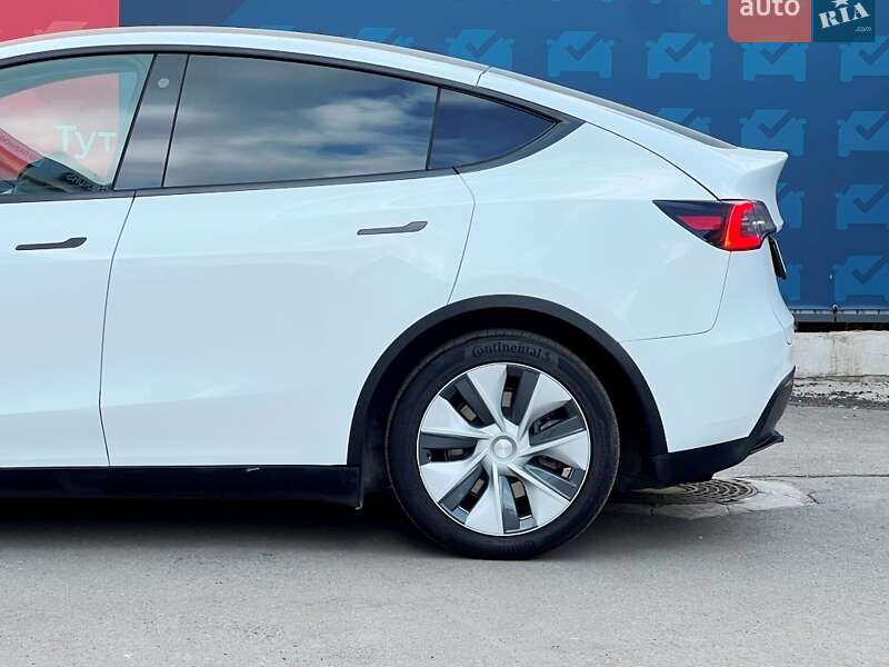 Внедорожник / Кроссовер Tesla Model Y 2023 в Киеве