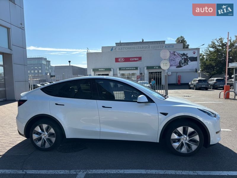 Внедорожник / Кроссовер Tesla Model Y 2023 в Киеве