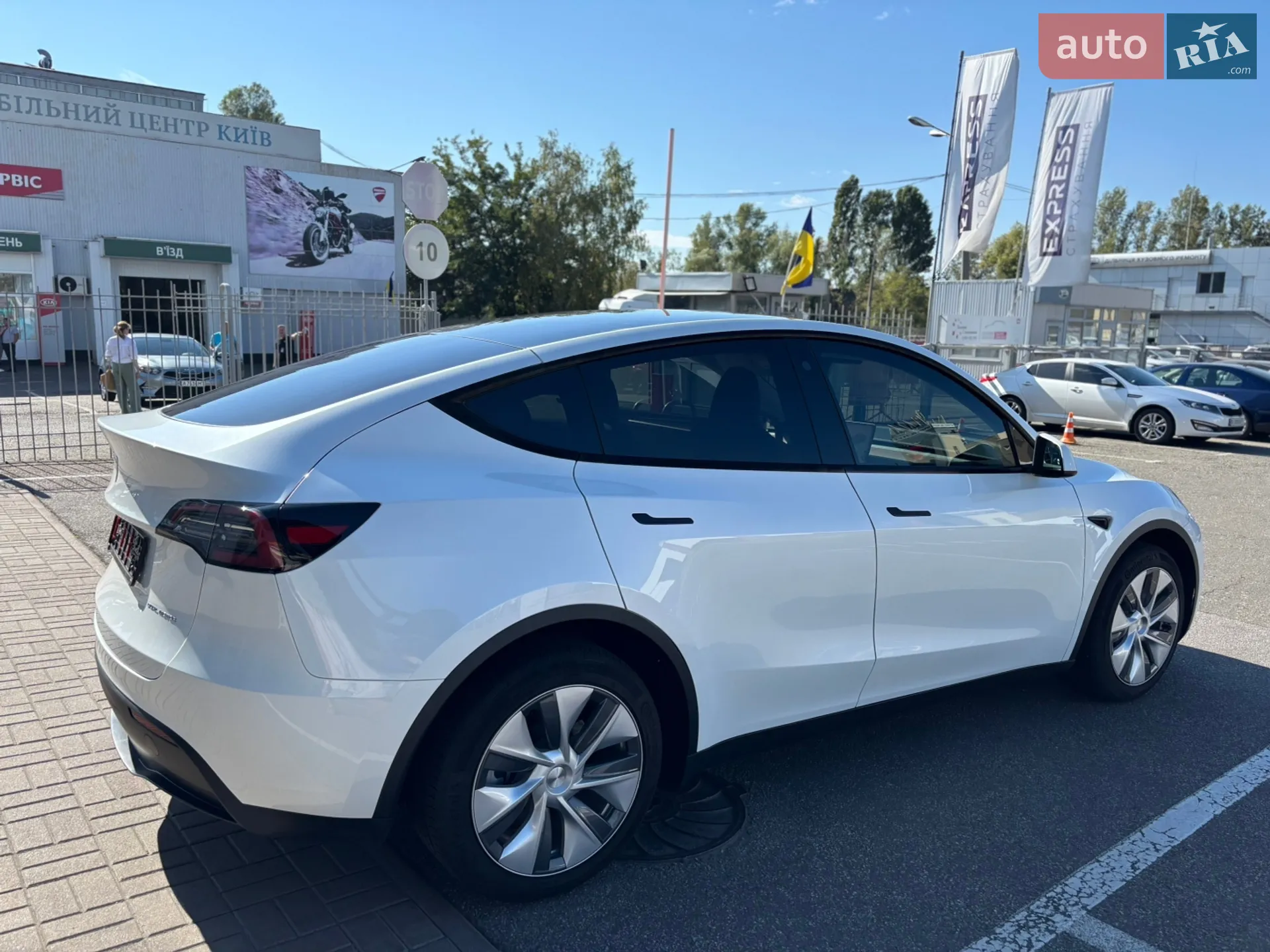 2023 Tesla Model Y - мініатюра 3