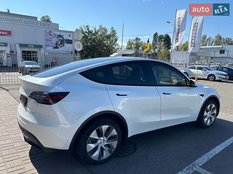 Внедорожник / Кроссовер Tesla Model Y 2023 в Киеве
