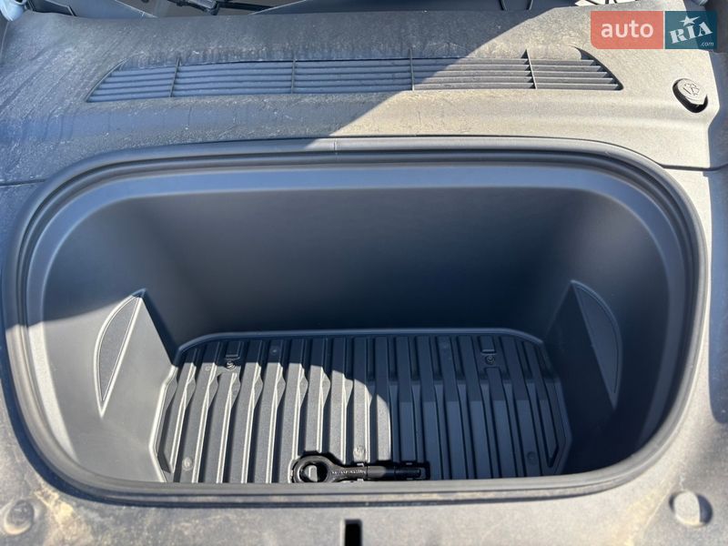 Внедорожник / Кроссовер Tesla Model Y 2023 в Киеве
