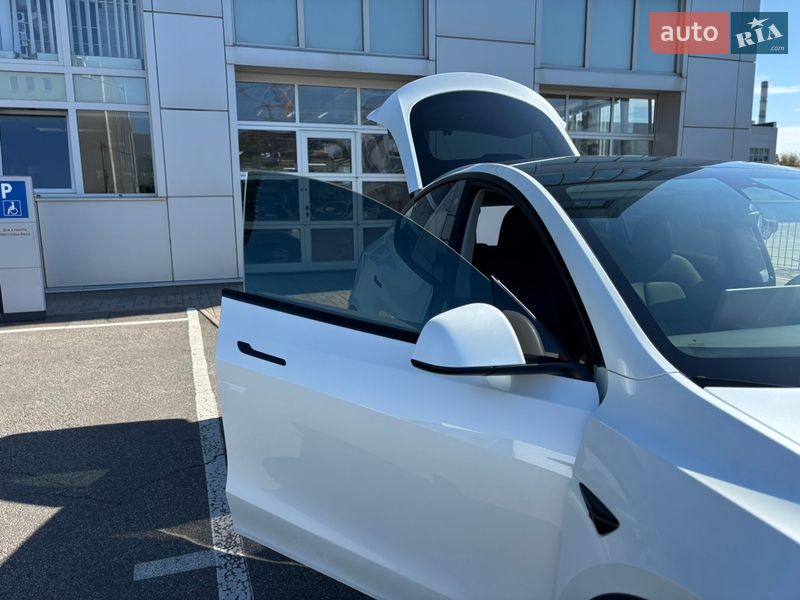 Внедорожник / Кроссовер Tesla Model Y 2023 в Киеве