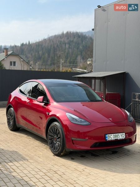 Tesla Model Y 2024