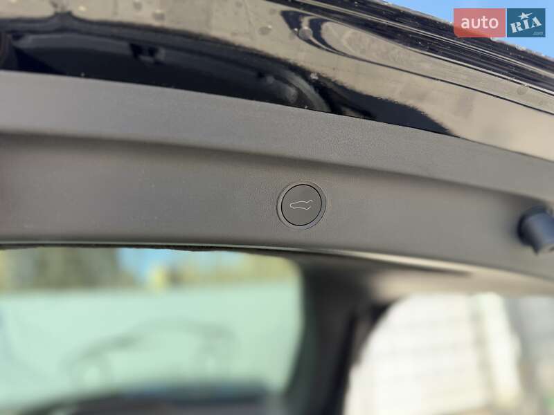 Позашляховик / Кросовер Tesla Model Y 2024 в Києві