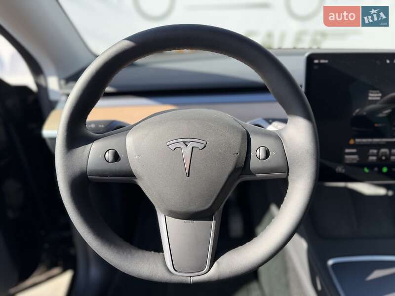 Позашляховик / Кросовер Tesla Model Y 2024 в Києві