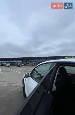 Внедорожник / Кроссовер Tesla Model Y 2023 в Киеве