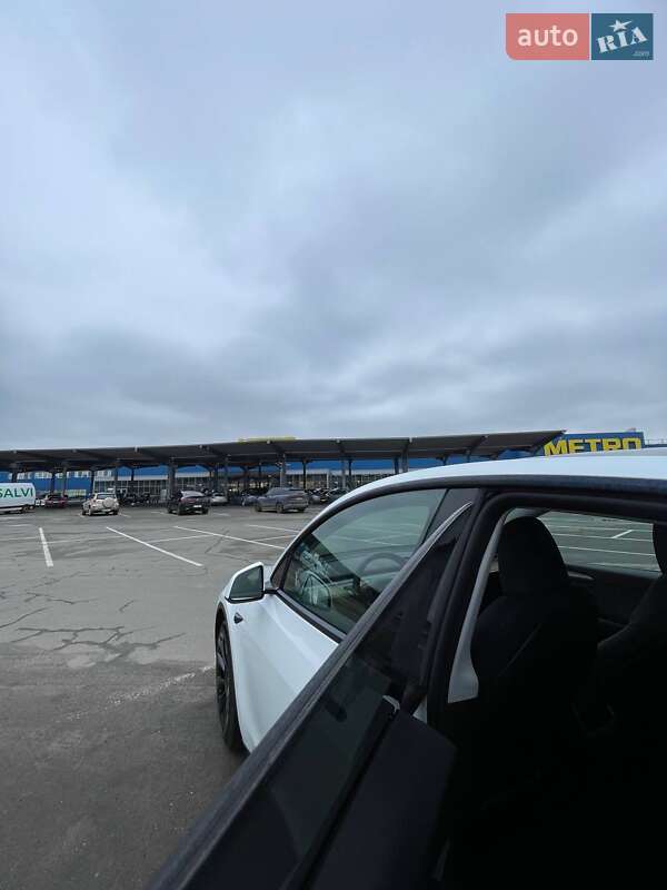 Позашляховик / Кросовер Tesla Model Y 2023 в Києві фото 15 Позашляховик / Кросовер Tesla Model Y 2023 в Києві
