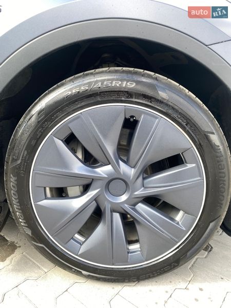 Внедорожник / Кроссовер Tesla Model Y 2023 в Киеве