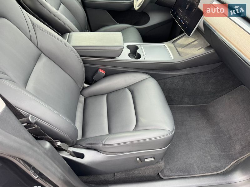 Внедорожник / Кроссовер Tesla Model Y 2024 в Днепре