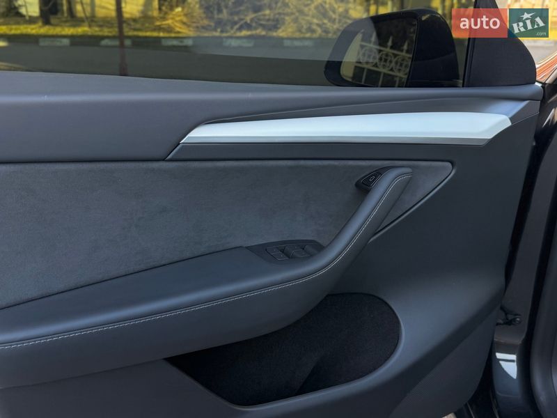 Позашляховик / Кросовер Tesla Model Y 2024 в Одесі фото 29 Позашляховик / Кросовер Tesla Model Y 2024 в Одесі