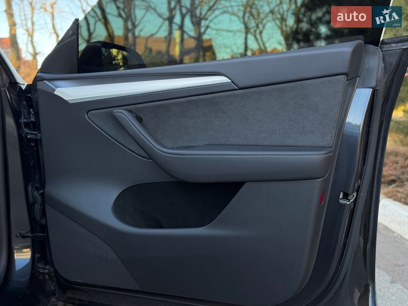 Позашляховик / Кросовер Tesla Model Y 2024 в Одесі фото 37 Позашляховик / Кросовер Tesla Model Y 2024 в Одесі