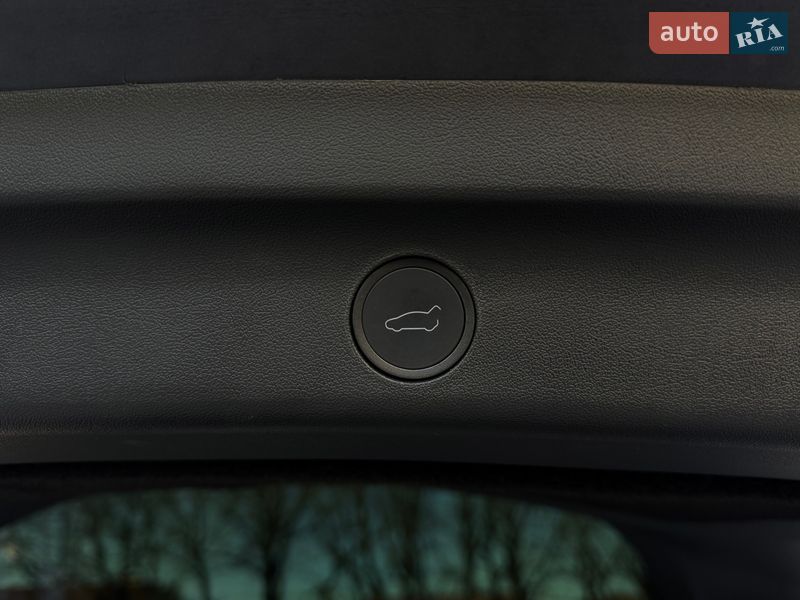 Позашляховик / Кросовер Tesla Model Y 2024 в Одесі фото 45 Позашляховик / Кросовер Tesla Model Y 2024 в Одесі