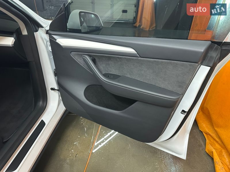 Внедорожник / Кроссовер Tesla Model Y 2024 в Днепре