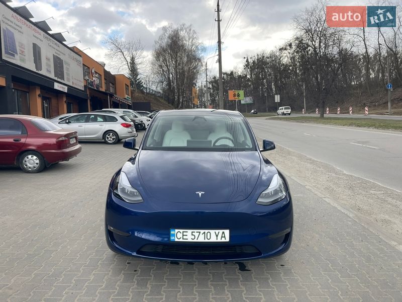 Tesla Model Y 2024