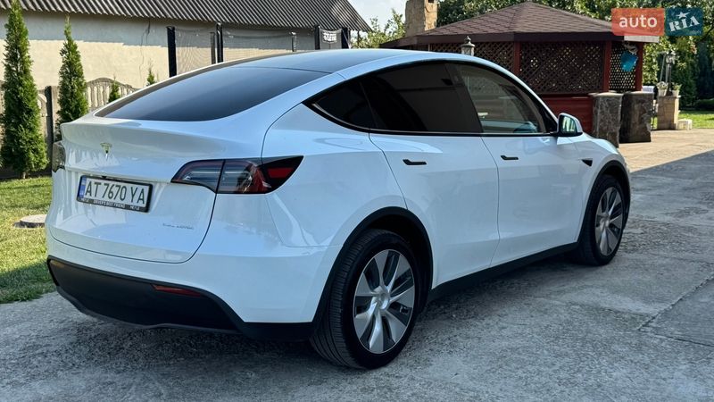 Позашляховик / Кросовер Tesla Model Y 2023 в Івано-Франківську