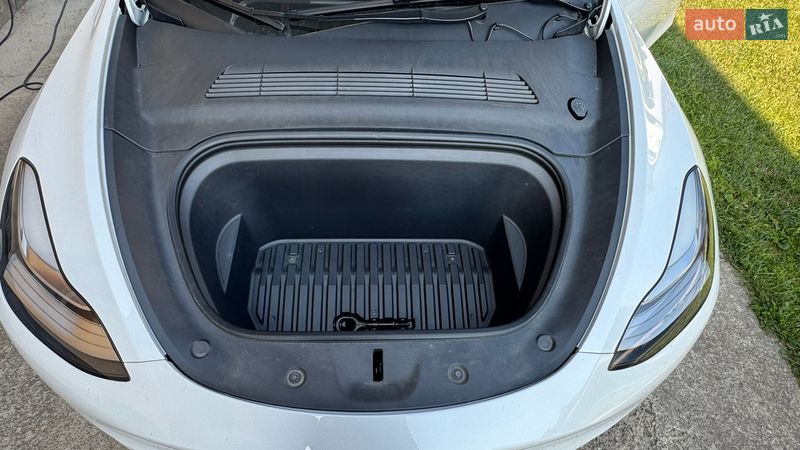 Позашляховик / Кросовер Tesla Model Y 2023 в Івано-Франківську