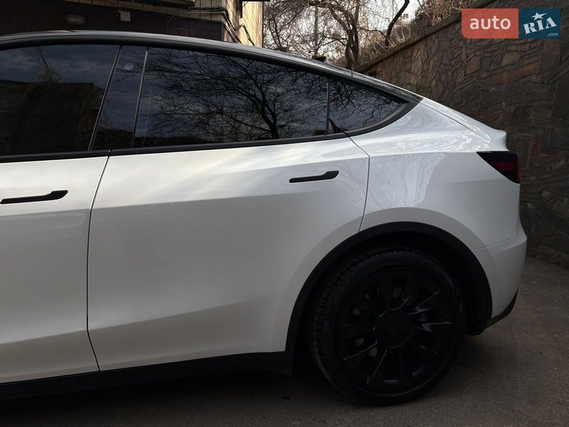 Внедорожник / Кроссовер Tesla Model Y 2022 в Киеве