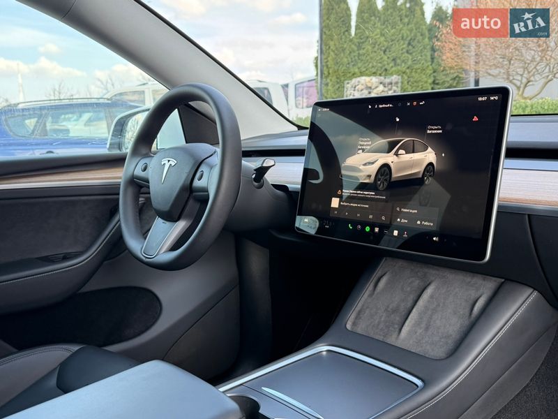 Внедорожник / Кроссовер Tesla Model Y 2024 в Стрые