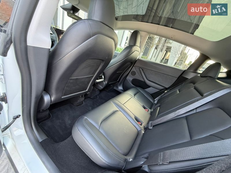 Внедорожник / Кроссовер Tesla Model Y 2024 в Стрые