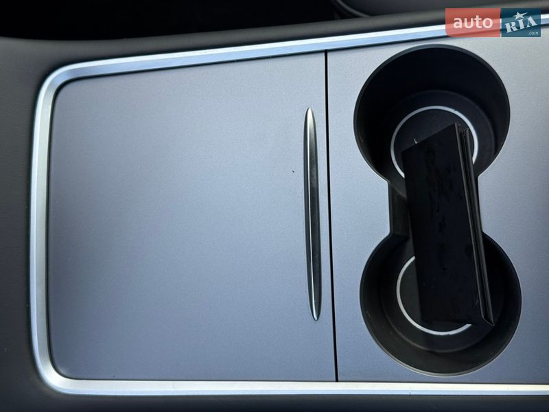 Внедорожник / Кроссовер Tesla Model Y 2024 в Стрые