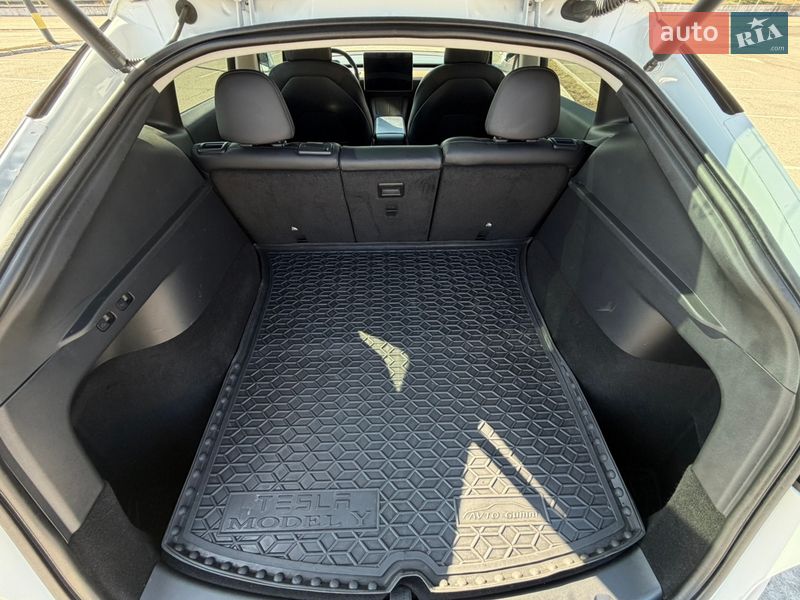 Позашляховик / Кросовер Tesla Model Y 2022 в Києві фото 16 Позашляховик / Кросовер Tesla Model Y 2022 в Києві