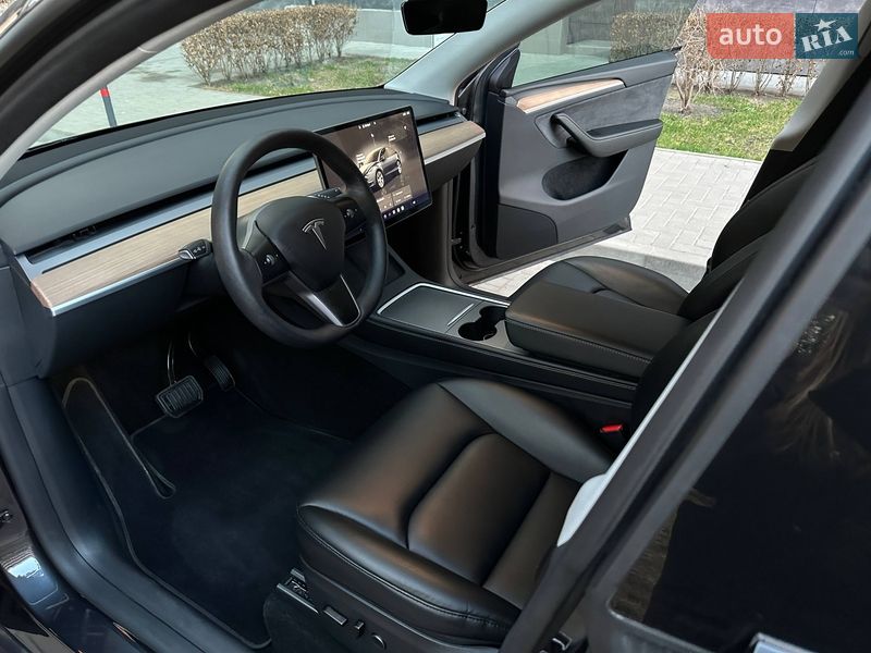 Внедорожник / Кроссовер Tesla Model Y 2024 в Киеве