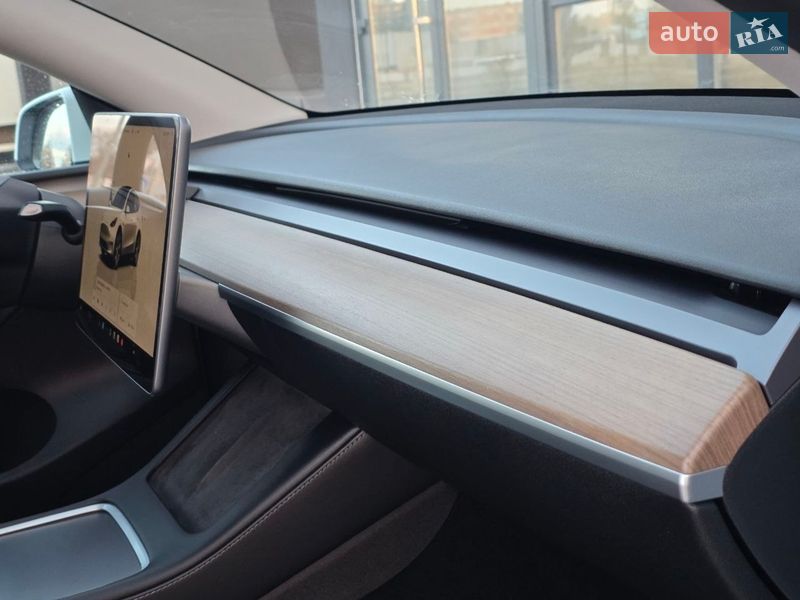 Позашляховик / Кросовер Tesla Model Y 2022 в Тернополі фото 32 Позашляховик / Кросовер Tesla Model Y 2022 в Тернополі