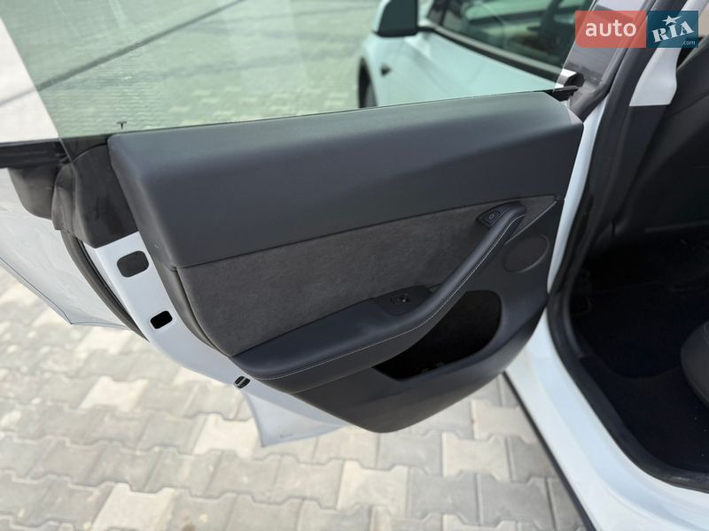 Позашляховик / Кросовер Tesla Model Y 2022 в Львові фото 9 Позашляховик / Кросовер Tesla Model Y 2022 в Львові