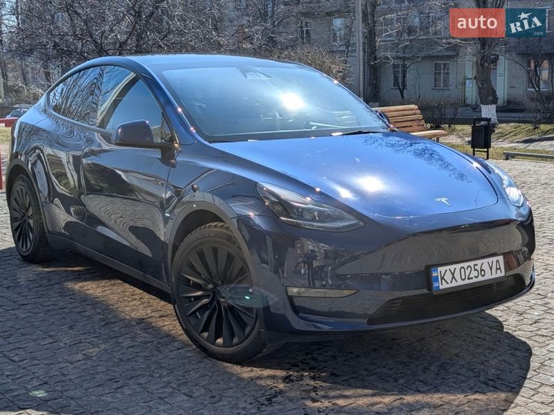 Tesla Model Y 2024