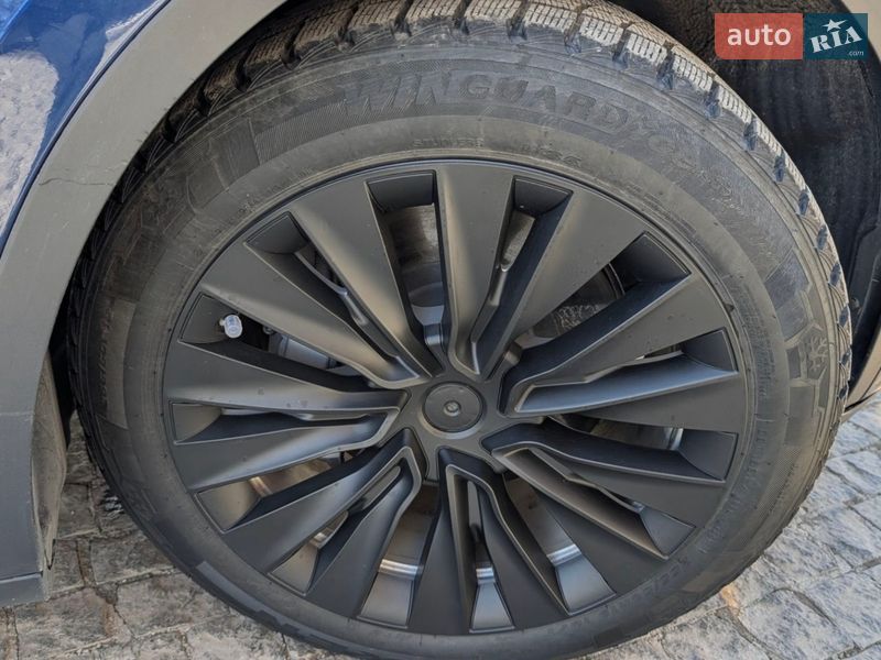 Внедорожник / Кроссовер Tesla Model Y 2024 в Харькове