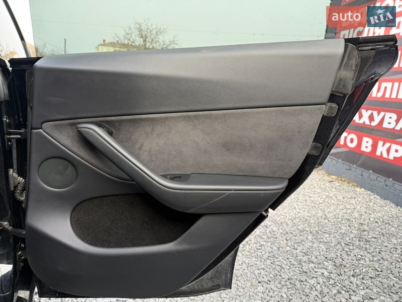 Позашляховик / Кросовер Tesla Model Y 2024 в Стрию